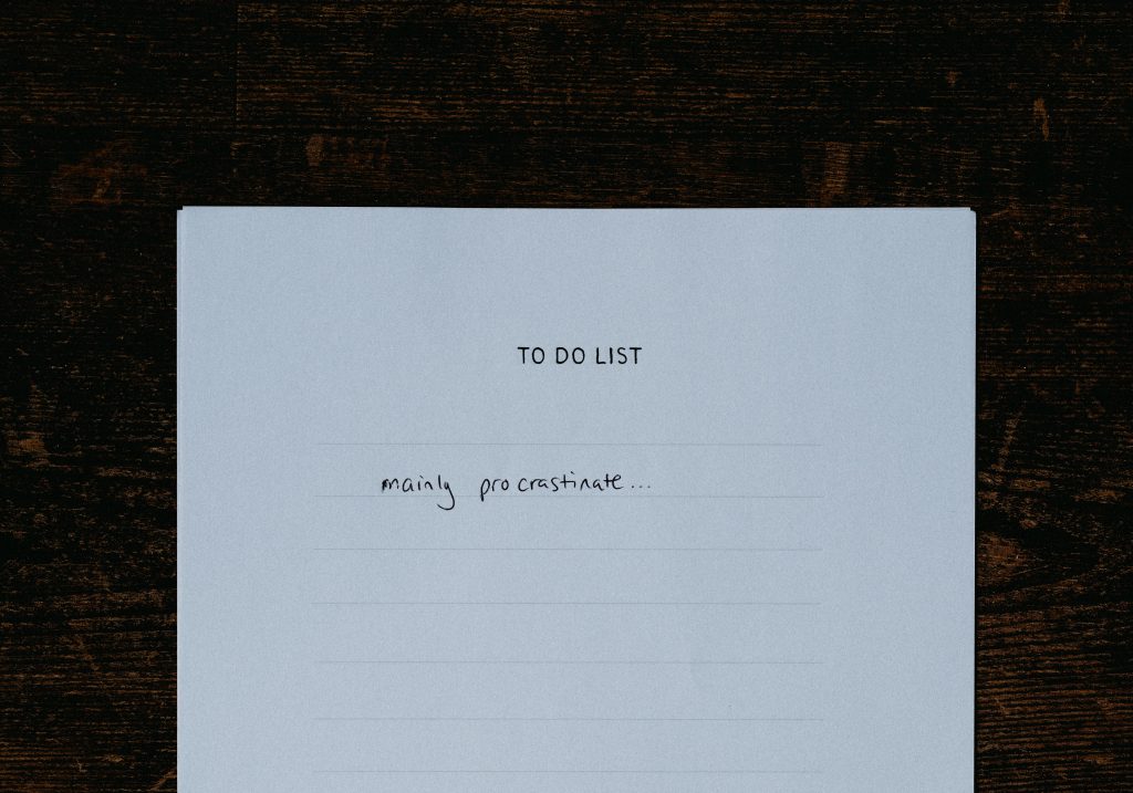 to-do-list with words "mainly procrastinate"